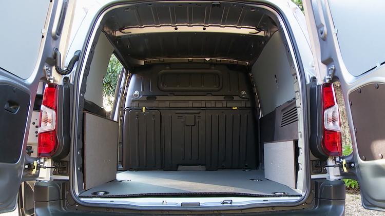 PEUGEOT e-PARTNER STANDARD 100kW 52kWh Professional Plus Van Auto